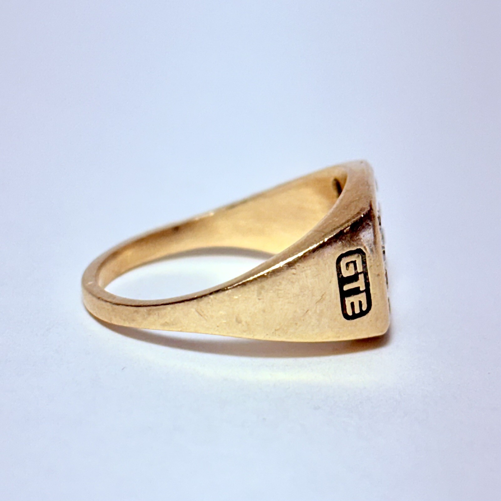 GTE Corp 10K Yellow Gold 0.12ctw Diamond “A” Letter O.C. Tanner Size 7 Ring 5.8g