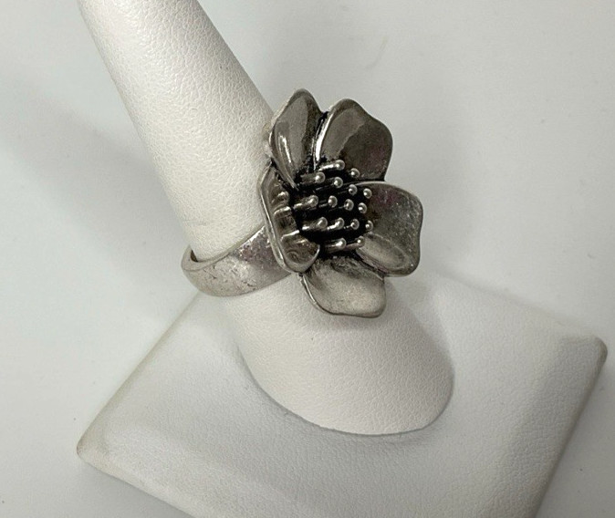 Premier Designs PETALS Flower Ring Size 7 Antique Silver Tone Finish 890