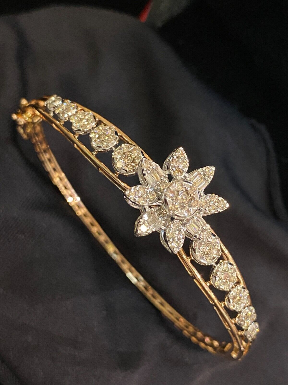 1.90 Cts Round Baguette Cut Diamonds Hinged Bangle Bracelet In 14K Gold 15.90 MM
