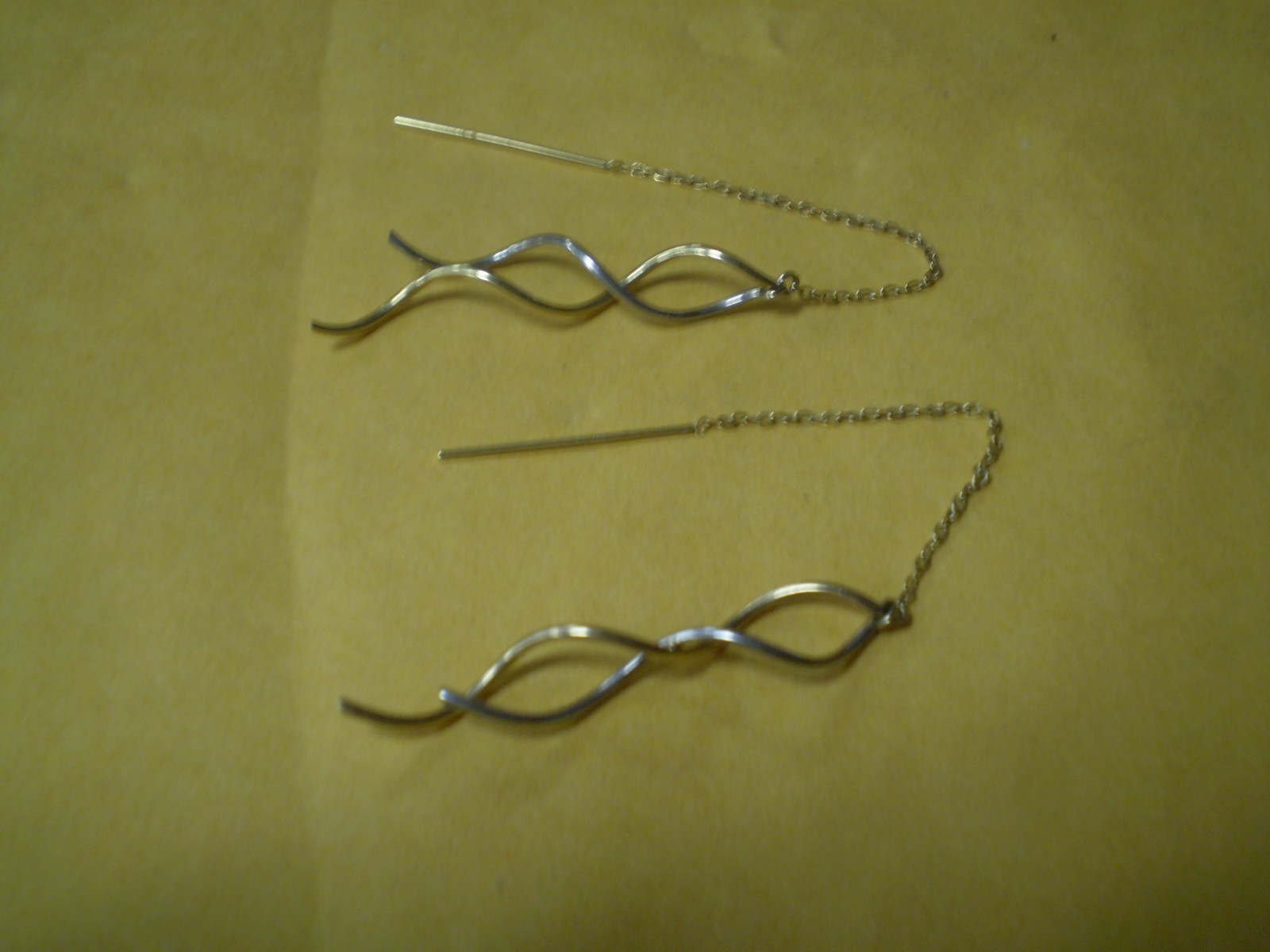 Pair 14K Yellow & White Gold Ladies Dangle Twist Earrings 1.1 grams