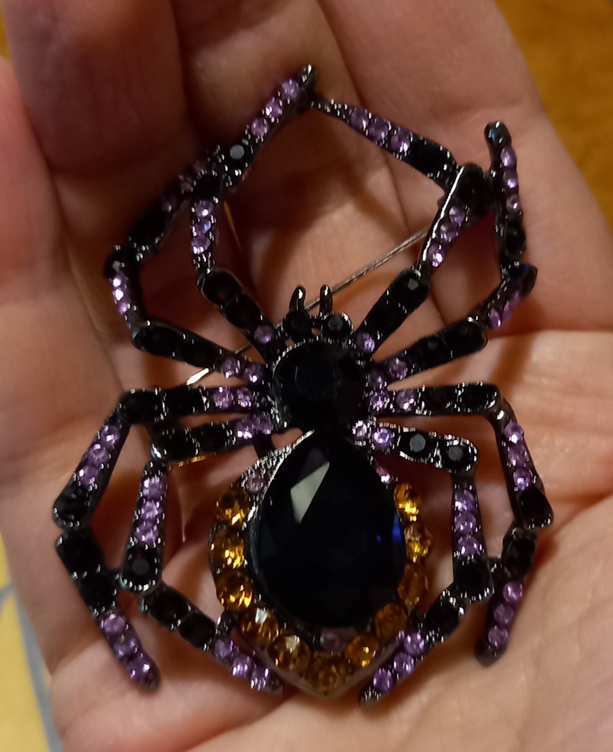 VINTAGE STYLE PURPLE ORANGE & BLACK SPIDER BROOCH VERY SPARKLY LOVELY HALLOWEEN
