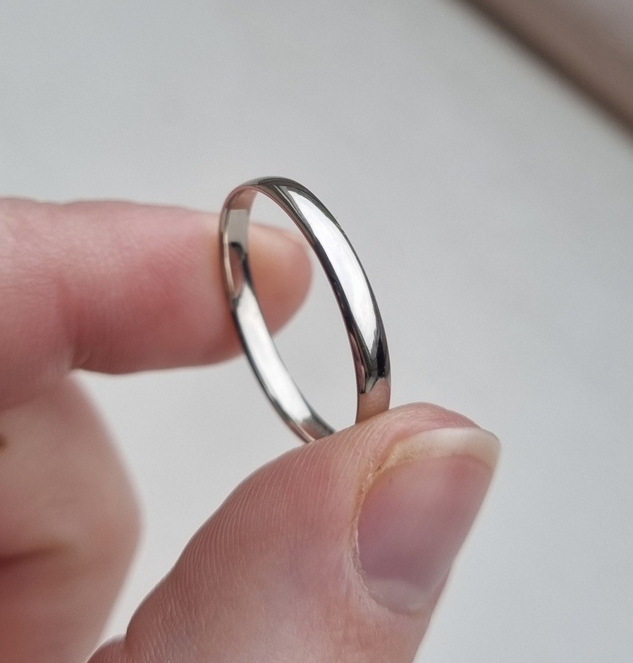950 Palladium Hallmarked Wedding Band Ring 1.2g T 2.5mm