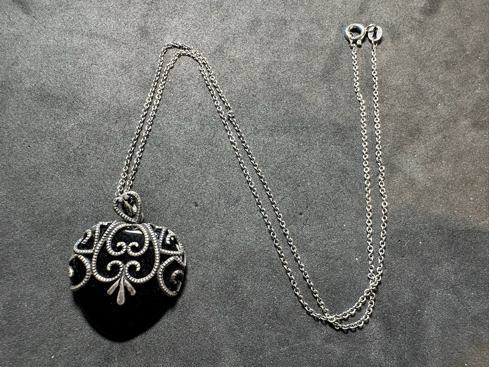 6.00g Vintage 925 Sterling Silver Black Heart Filigree Italy Necklace M 18 in