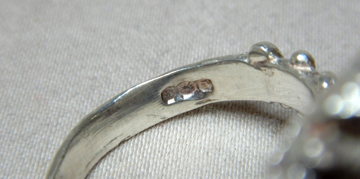 1973 ENGLISH ARTS AND CRAFTS STERLING SILVER RING 4001