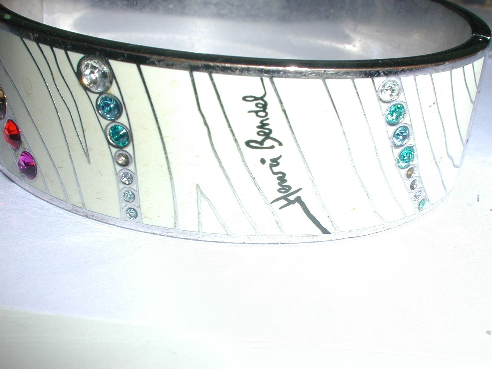 HENRI BENDEL WIDE CREAM ENAMEL- SILVER METAL HINGED CUFF BRACELET W/ STONES 7.5!