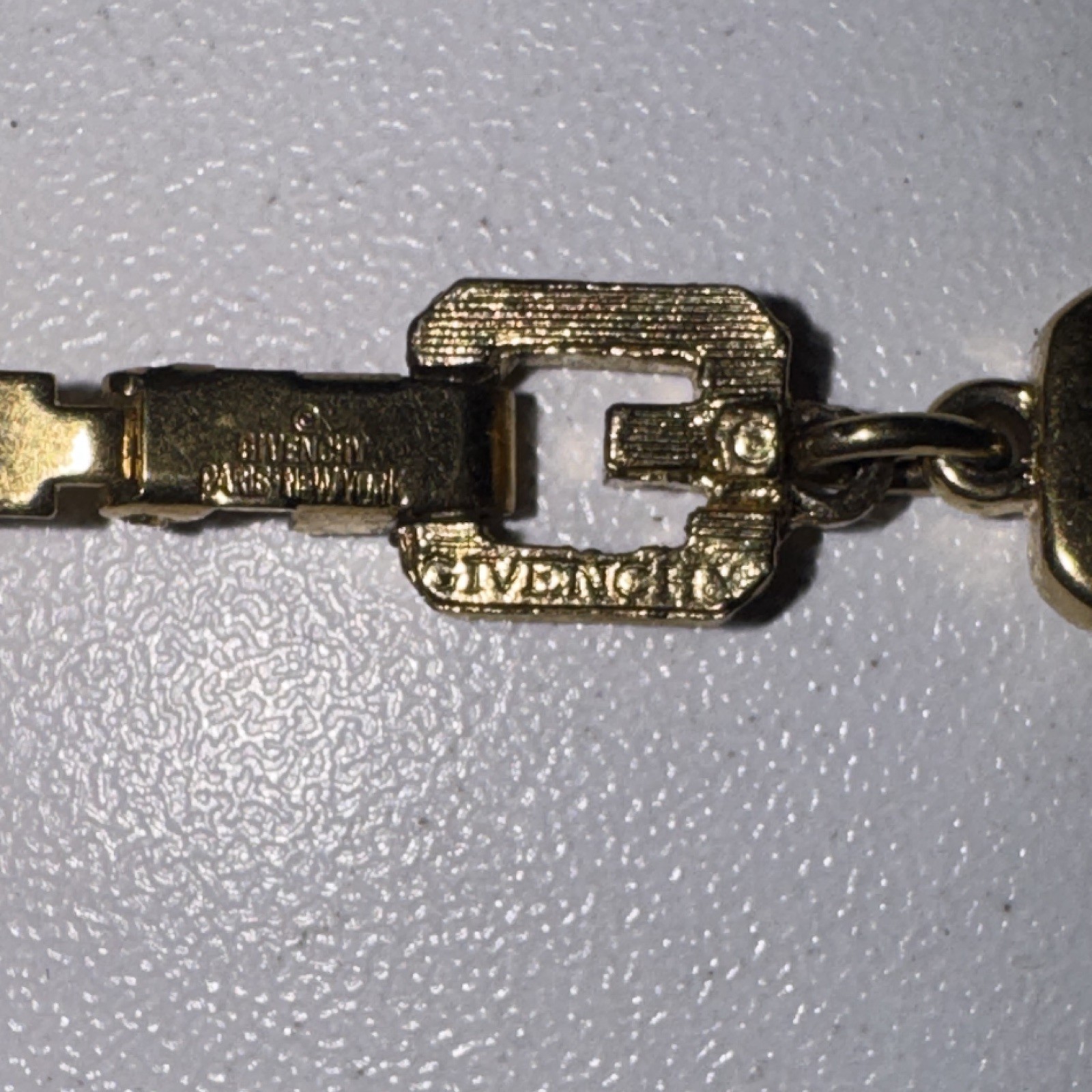 Givenchy Signed Gold Tone Link Chain Necklace 16in Box Clasp