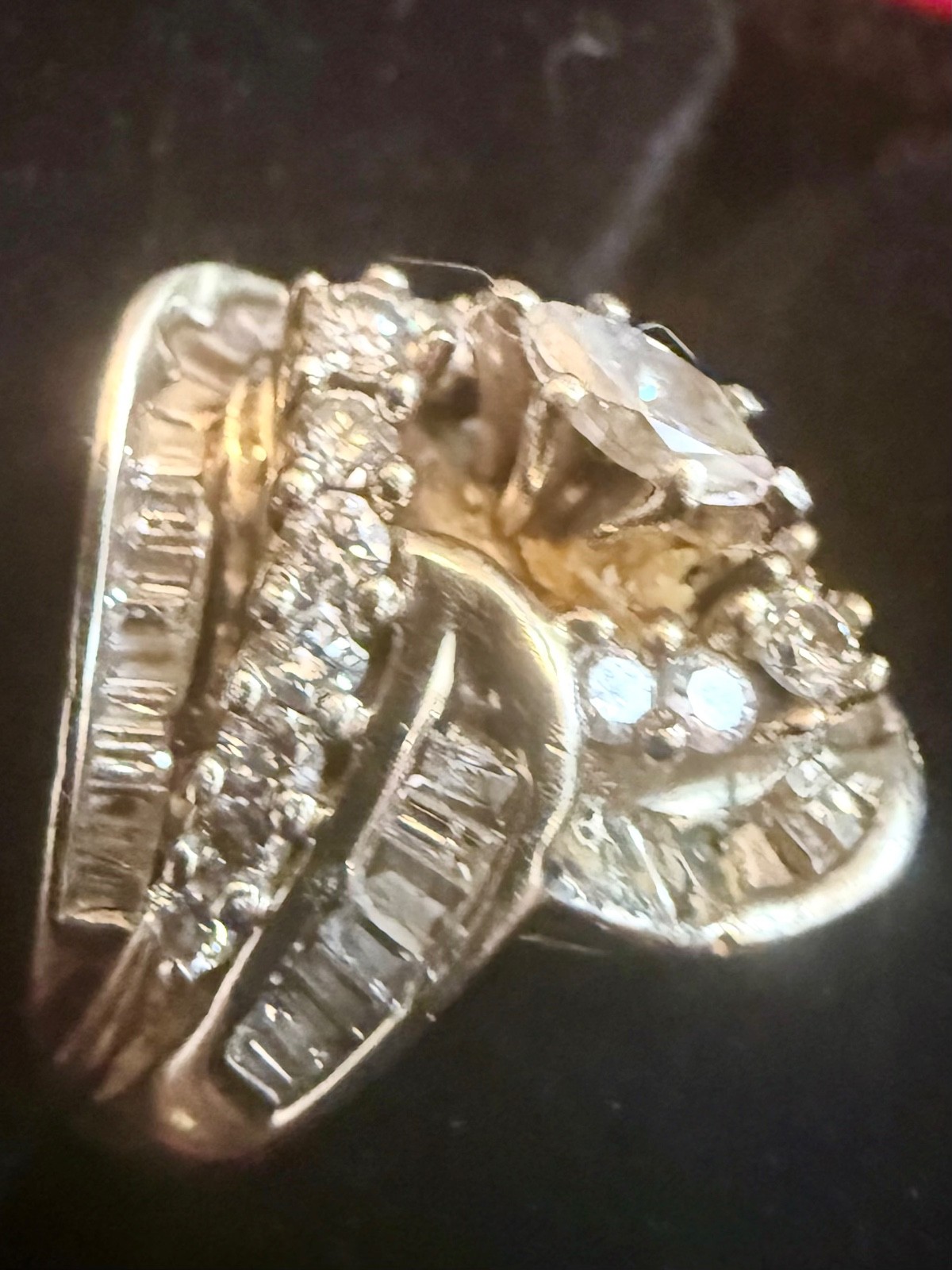 Vintage 14K Gold & Natural Diamonds Cocktail Ring Size 7 Weighs 8.8 Grams