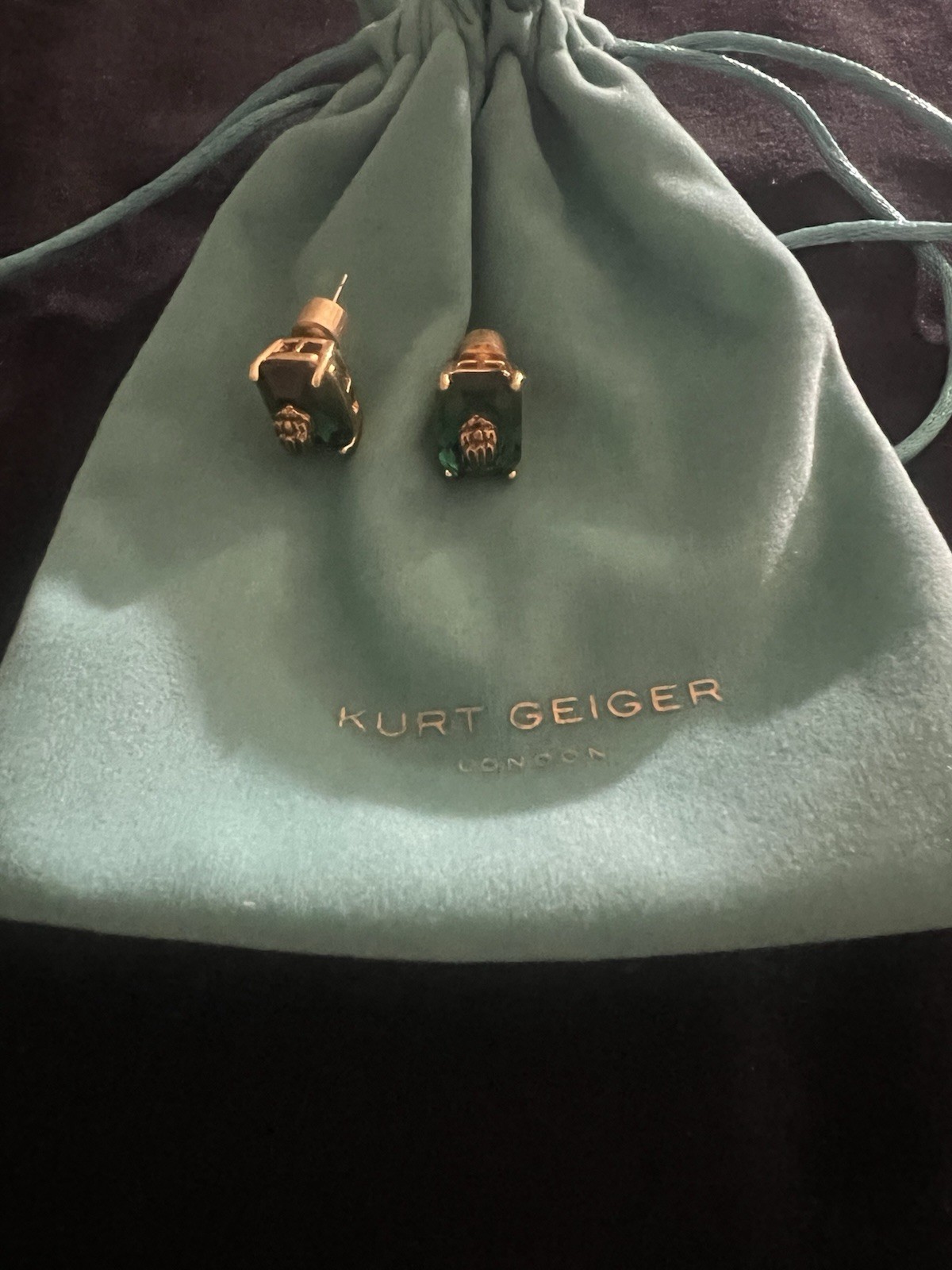 KURT GEIGER GOLD SIGNATURE EAGLE HEAD GREEN EMERALD CUT STUD EARRINGS