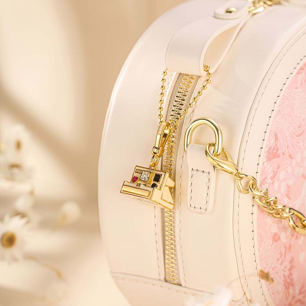 Durable Lightweight Easy-To-Wear Everyday-Use Gold-Plated Vintage Camera Pendant