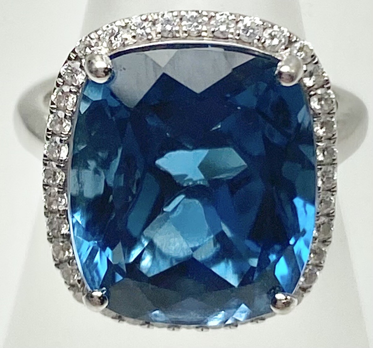EFFY 14K 11.14 CT LONDON BLUE TOPAZ DIAMOND WHITE GOLD VINTAGE RING (C138B)