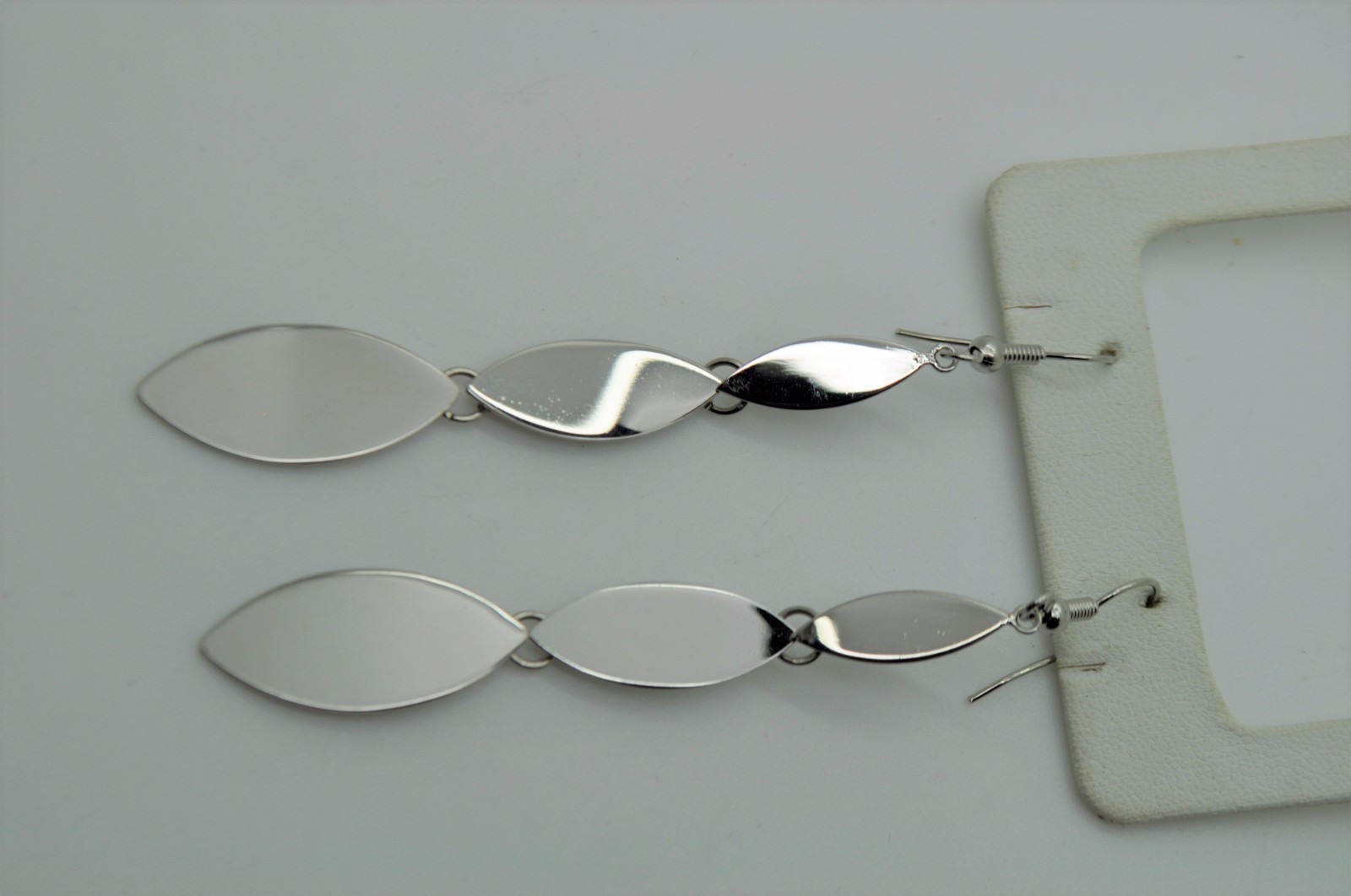 E001 Cute Oval shape style Light weight silver plated Dangle Fashion Earrings