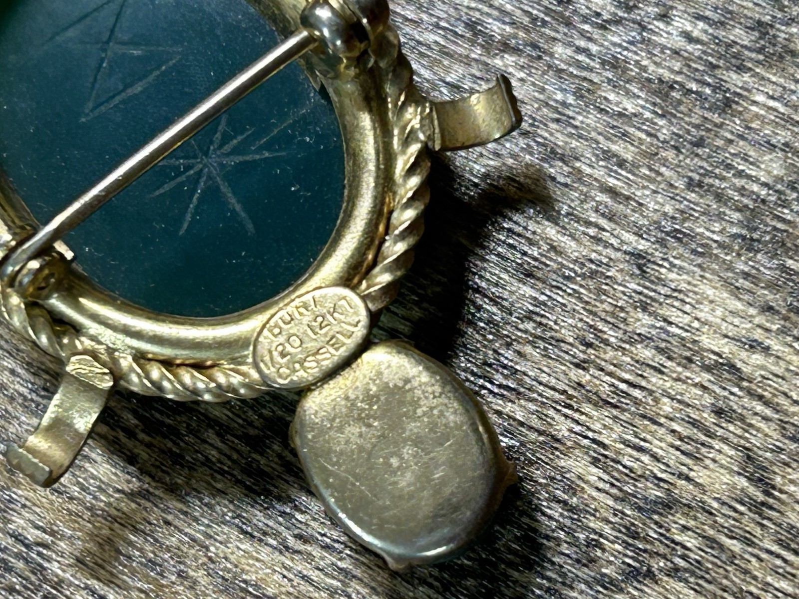 Turtle Brooch Gold Filled (120 12KT) Burt Cassell Green Stone