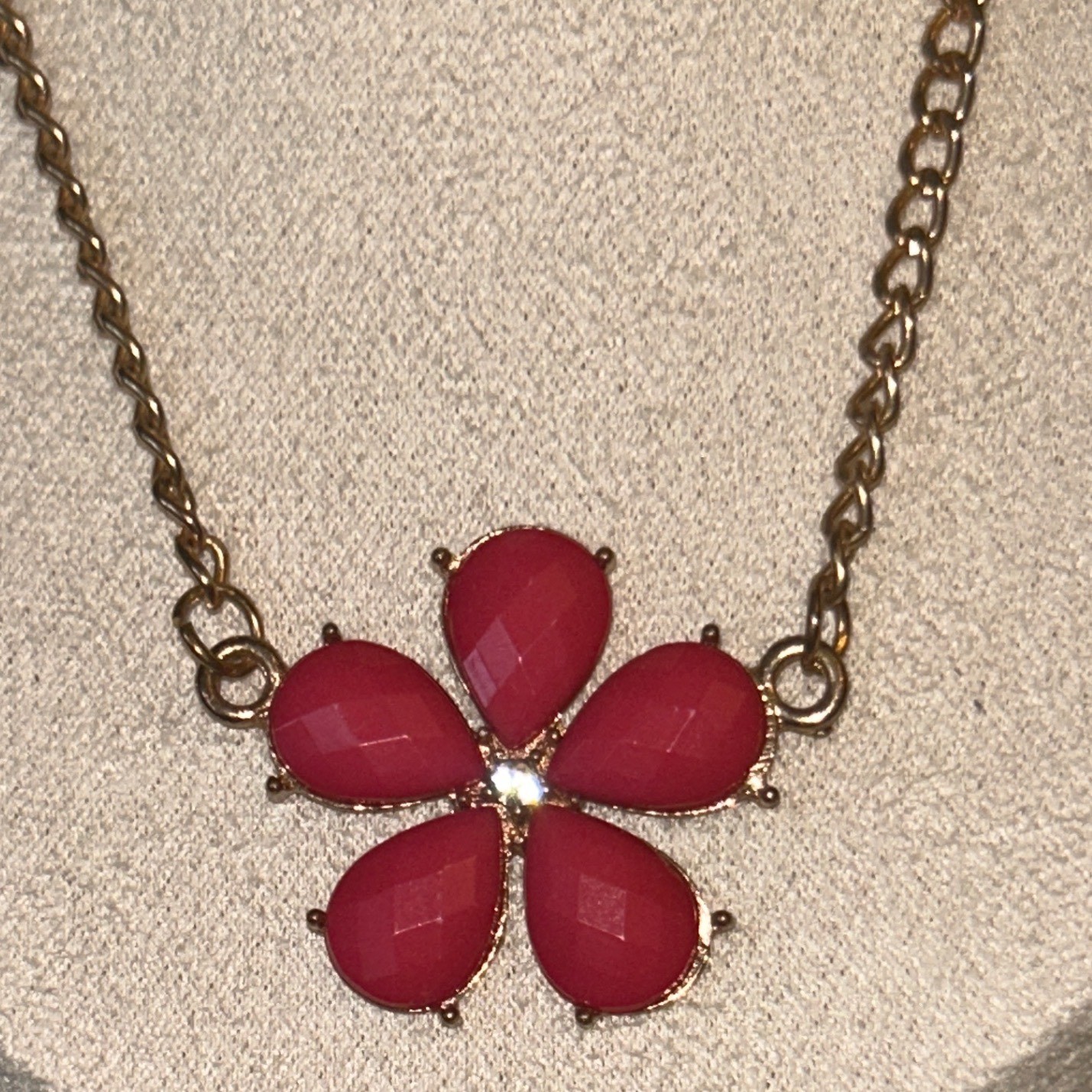 Gold Tone Pink Flower Pendant Necklace Faceted Stone Floral Y2K Jewelry