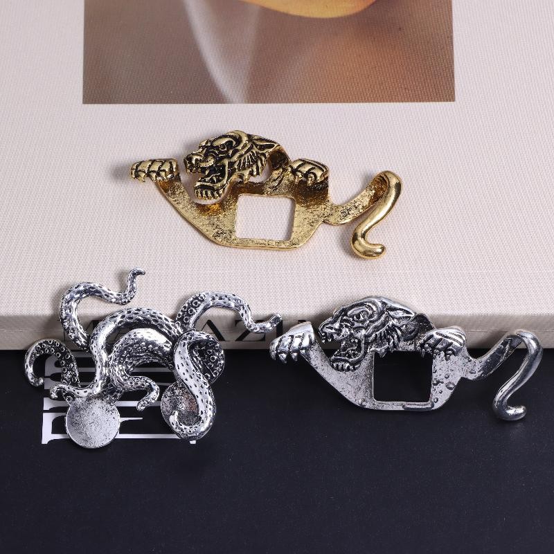Retro Traditional Gentleman Suit Animal Shape Brooch Chest Pocket Decoration