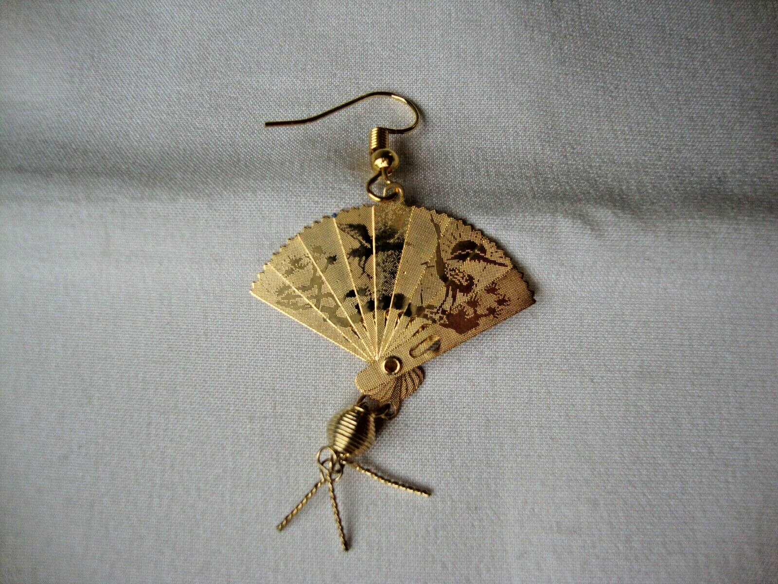 Vtg Charming Classic Chinese Phoenix & Crane Enamel Etched Folding Fan Earring