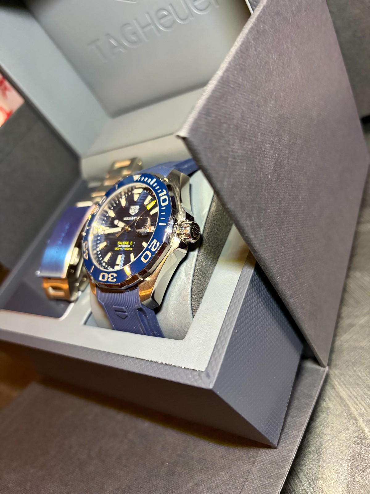 TAG Heuer Aquaracer Ref:WAY201B 43mm Box&Card unworn bracelet plus rubber strap