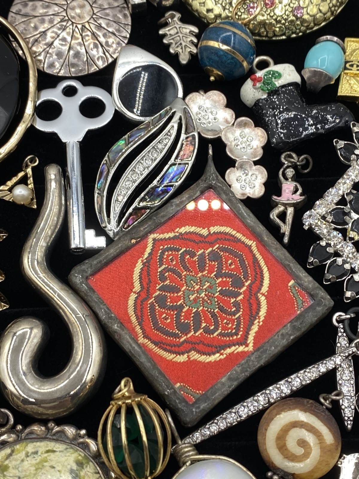 Vintage-Now Jewelry Lot Of 120 Pendants & Charms For Necklaces Enamel Rhinestone