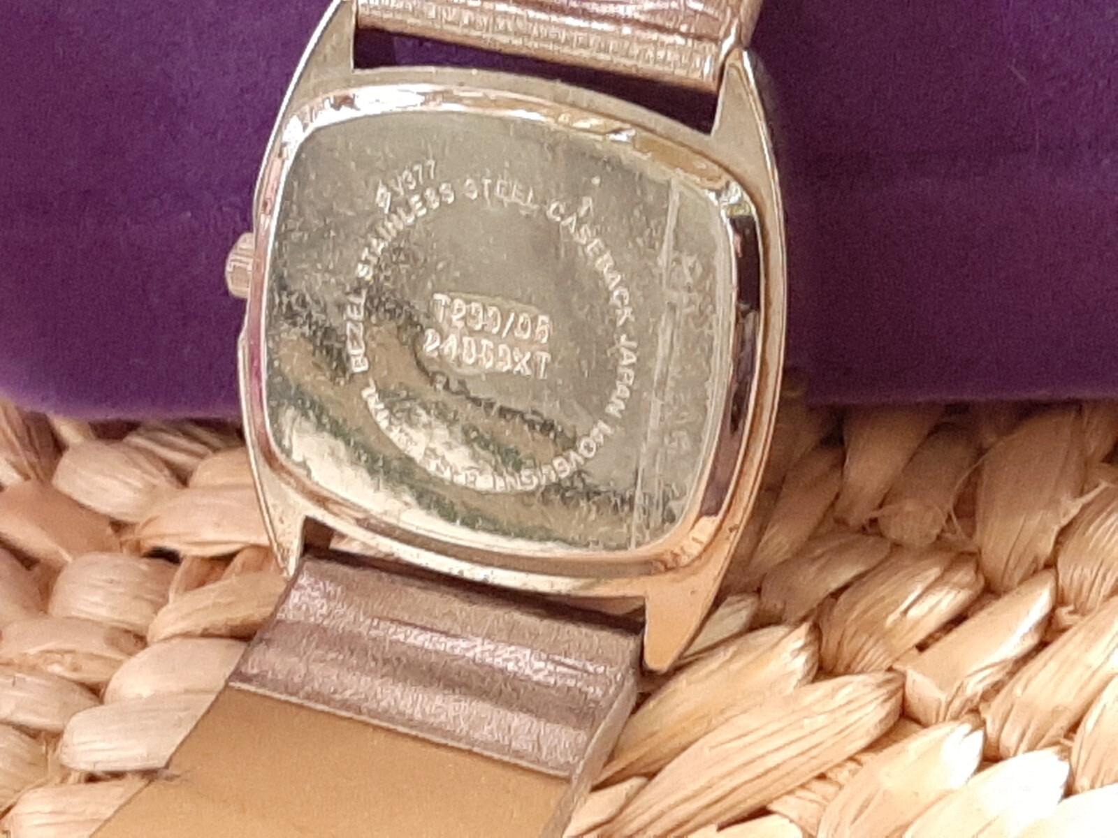 LADIES BIG NUMBER PEWTER SILVER BAND WATCH NWOT NEEDS BATTERY
