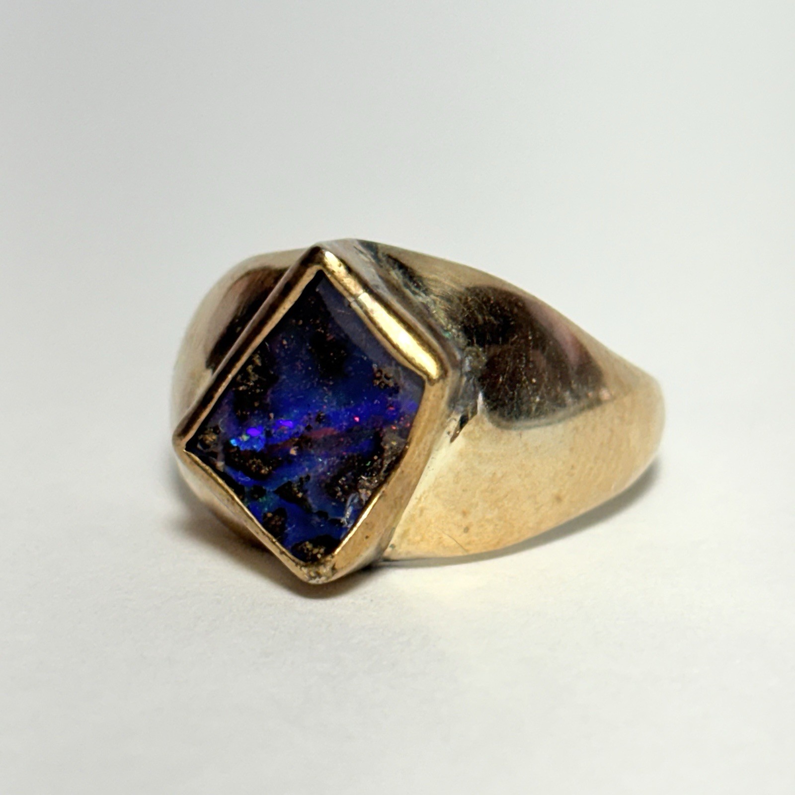 GG Certified 19K Yellow Gold 1.83ct Broad Flash Boulder Opal Size 9.25 Ring 7.5g
