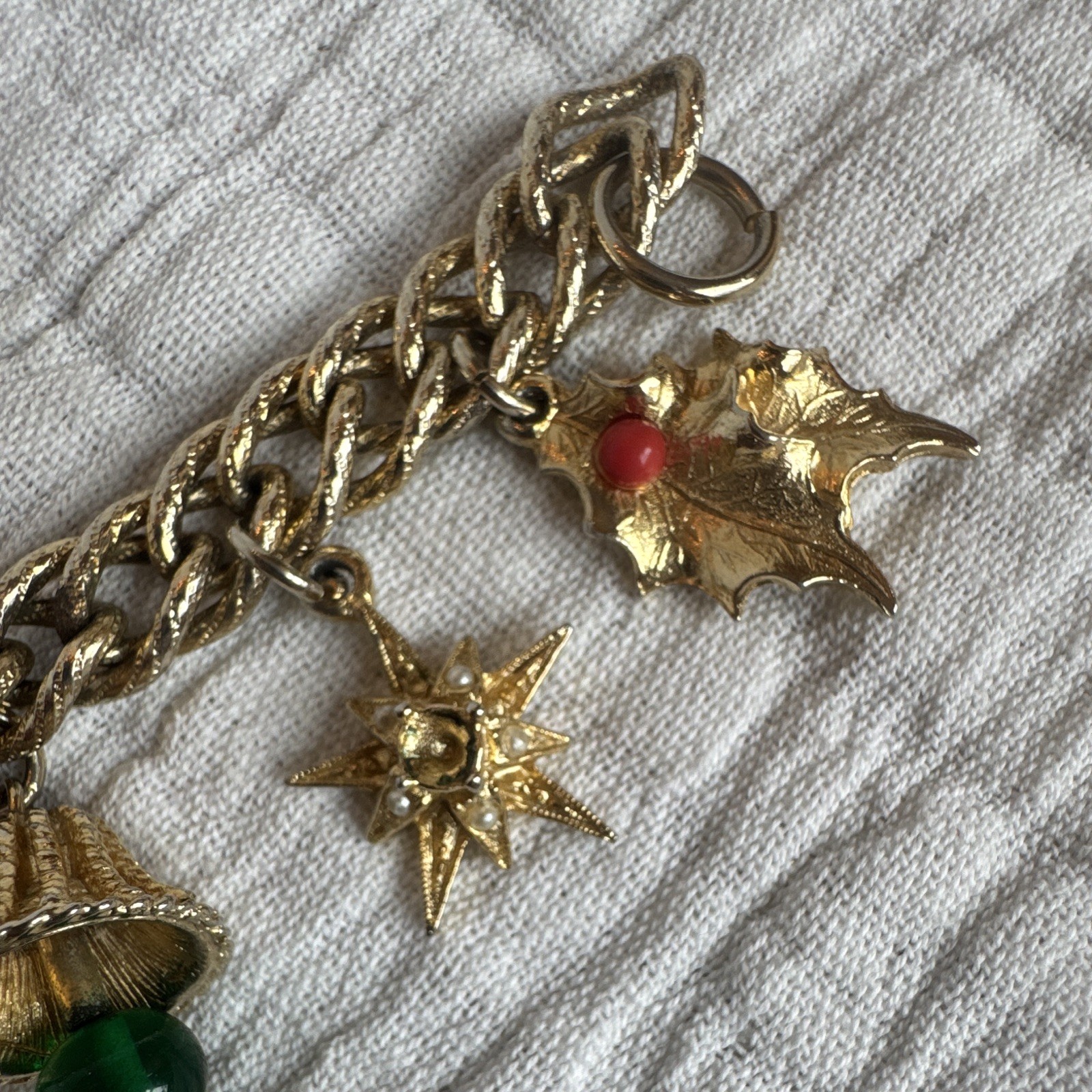 Gold Tone Curb Link Christmas Charm Bracelet Lobster Closure Tree Bell Holly