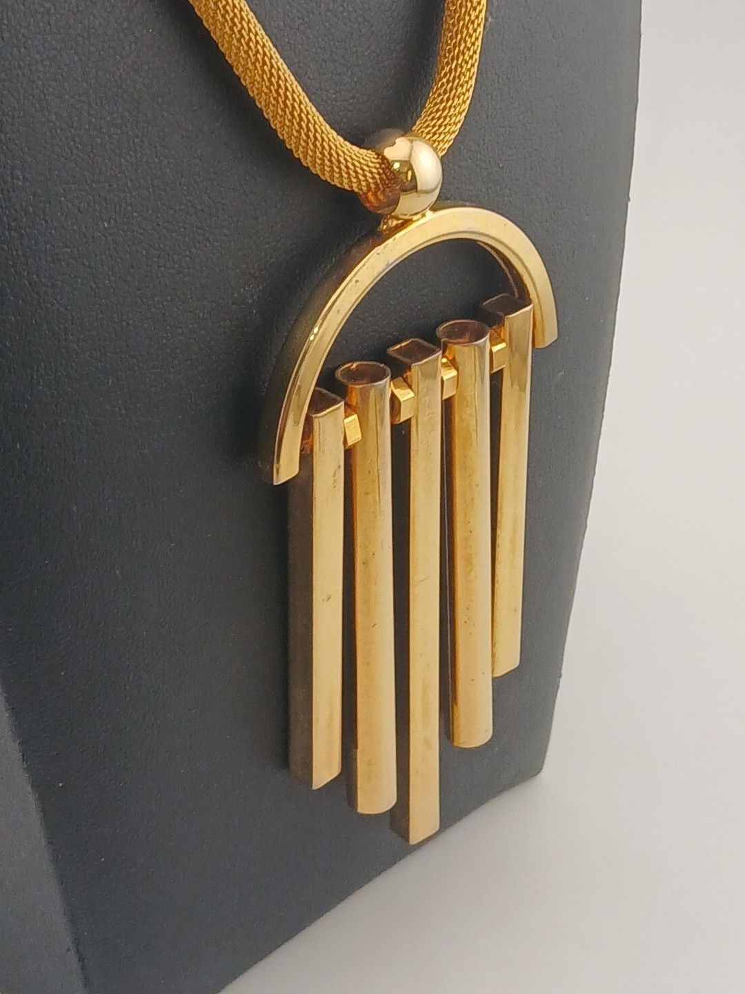 VINTAGE gold tone mesh architectural cylindrical fringe bars pendant necklace