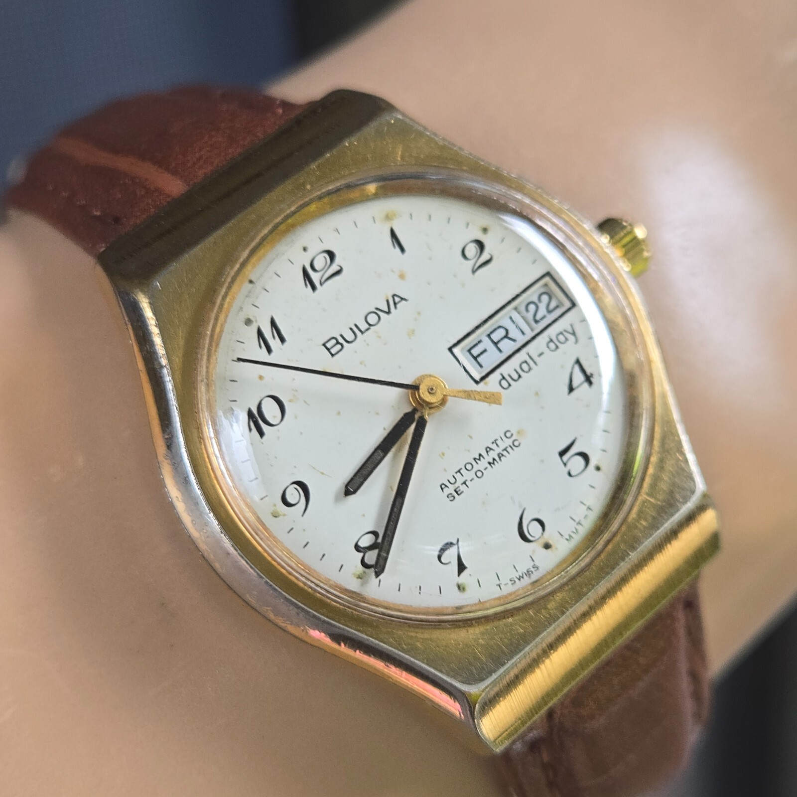 Vintage BULOVA men’s automatic watch day/date ETA 2879 swiss 1977
