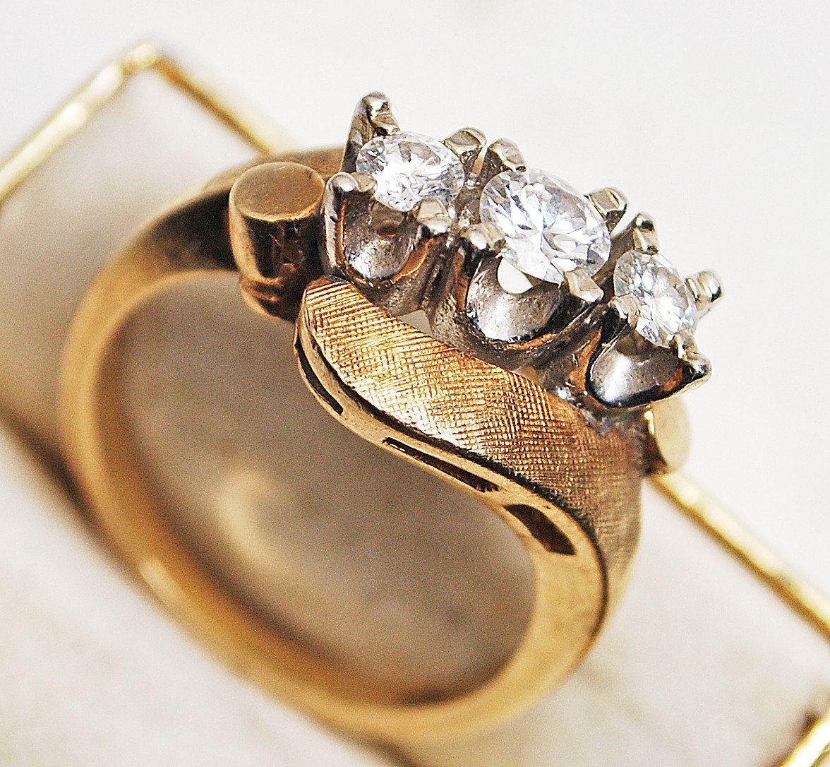 Vintage Women’s Ring White 14K Gold 3 Diamonds Size 7.25 / Weight 6.3 Gram