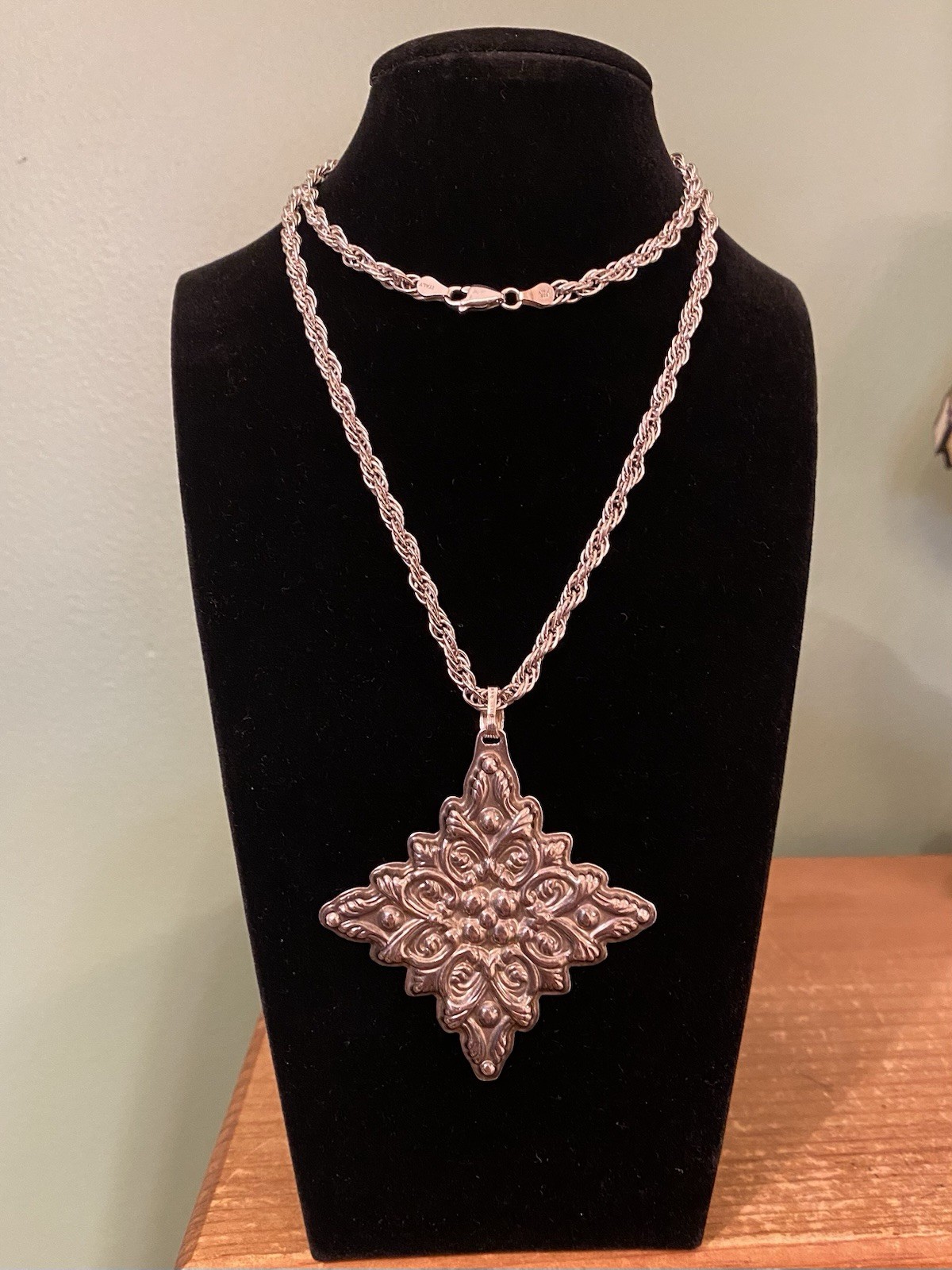 Reed & Barton 925 Sterling Silver 1989 Christmas Cross Rope Necklace 34g 23’’
