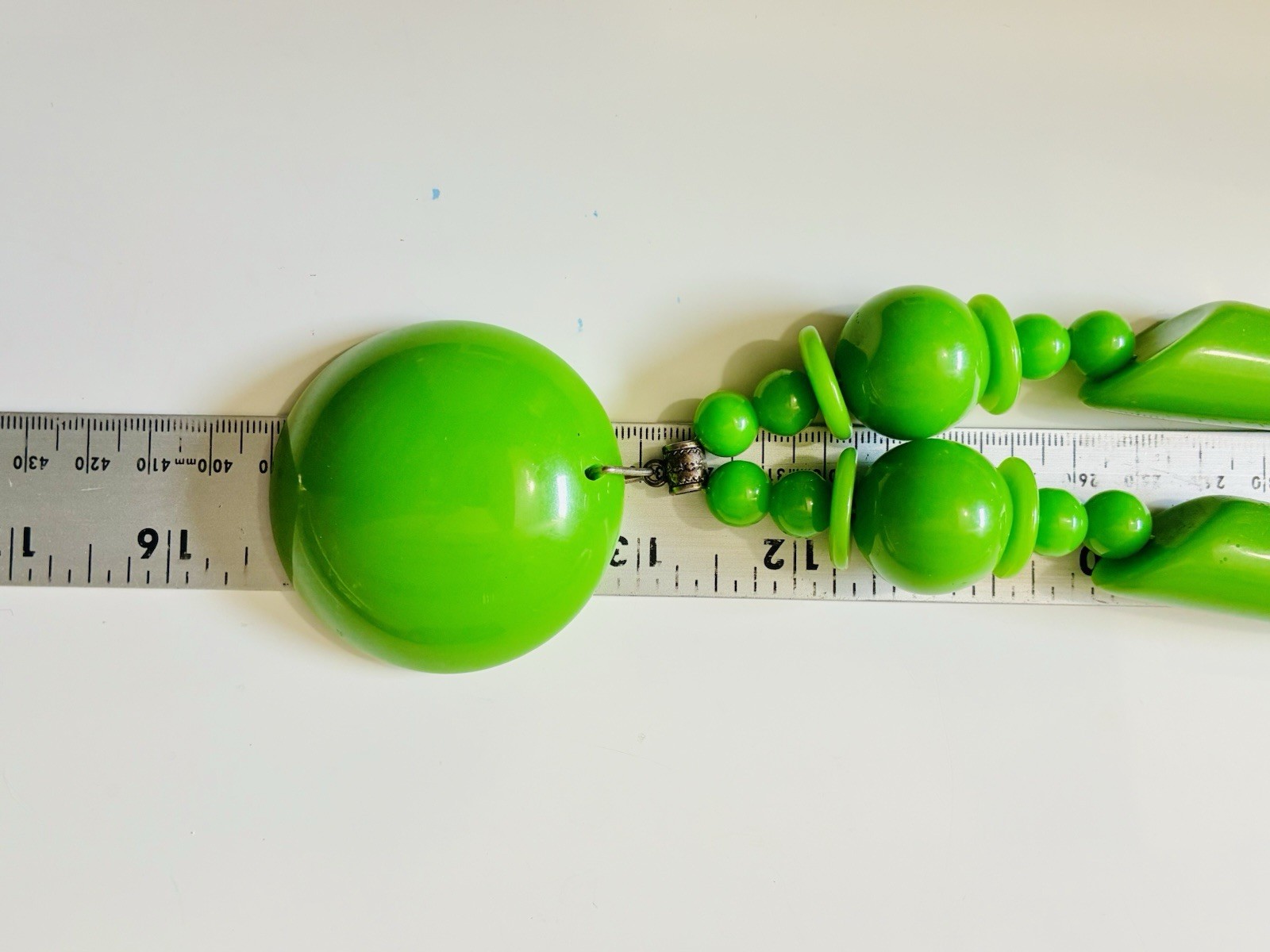 Green Plastic Beaded Statement Necklace, Round Pendant, Adjustable, No Stone