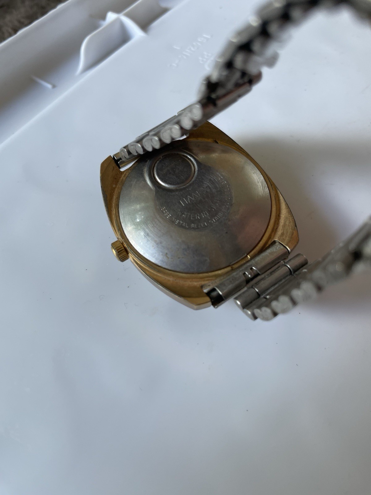 Vintage Timex Electronic Quartz Day/Date Analog Gold Dial UNTESTED/ForParts