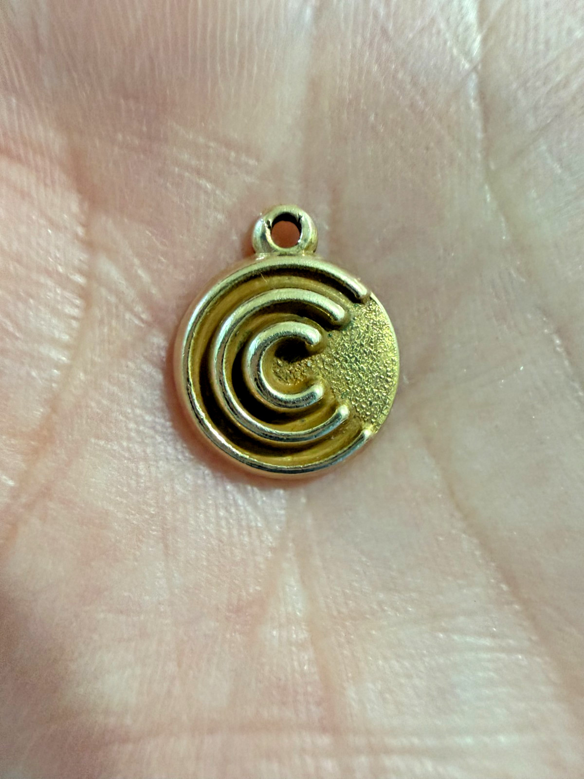 Vintage 10K Solid Gold Round Medallion Charm Concentric C Initial Disc 1.5g
