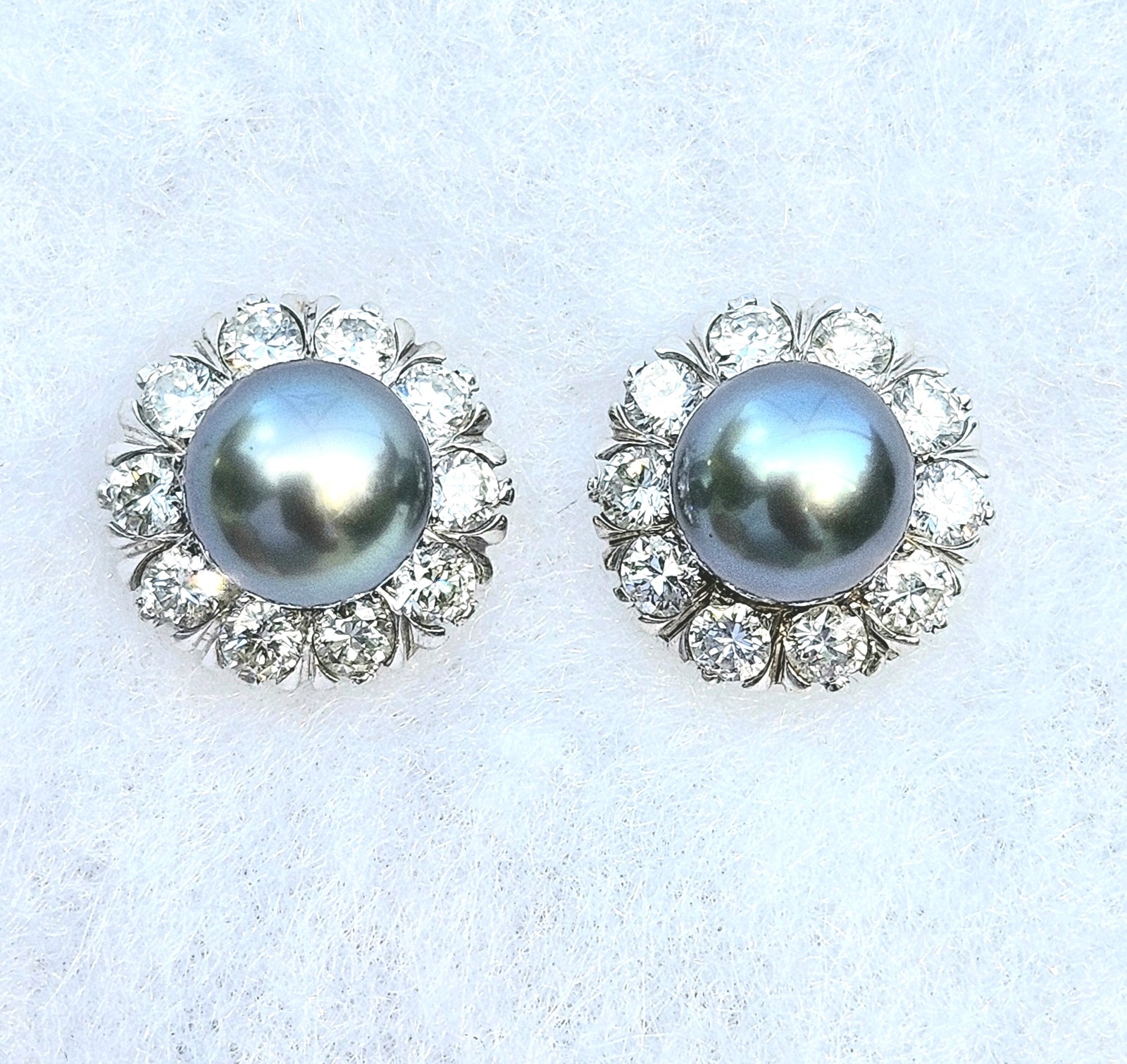 13k – 14k White Gold Diamond Tahitian Pearl Earrings 2ctw Black Grey 8.7mm Halo