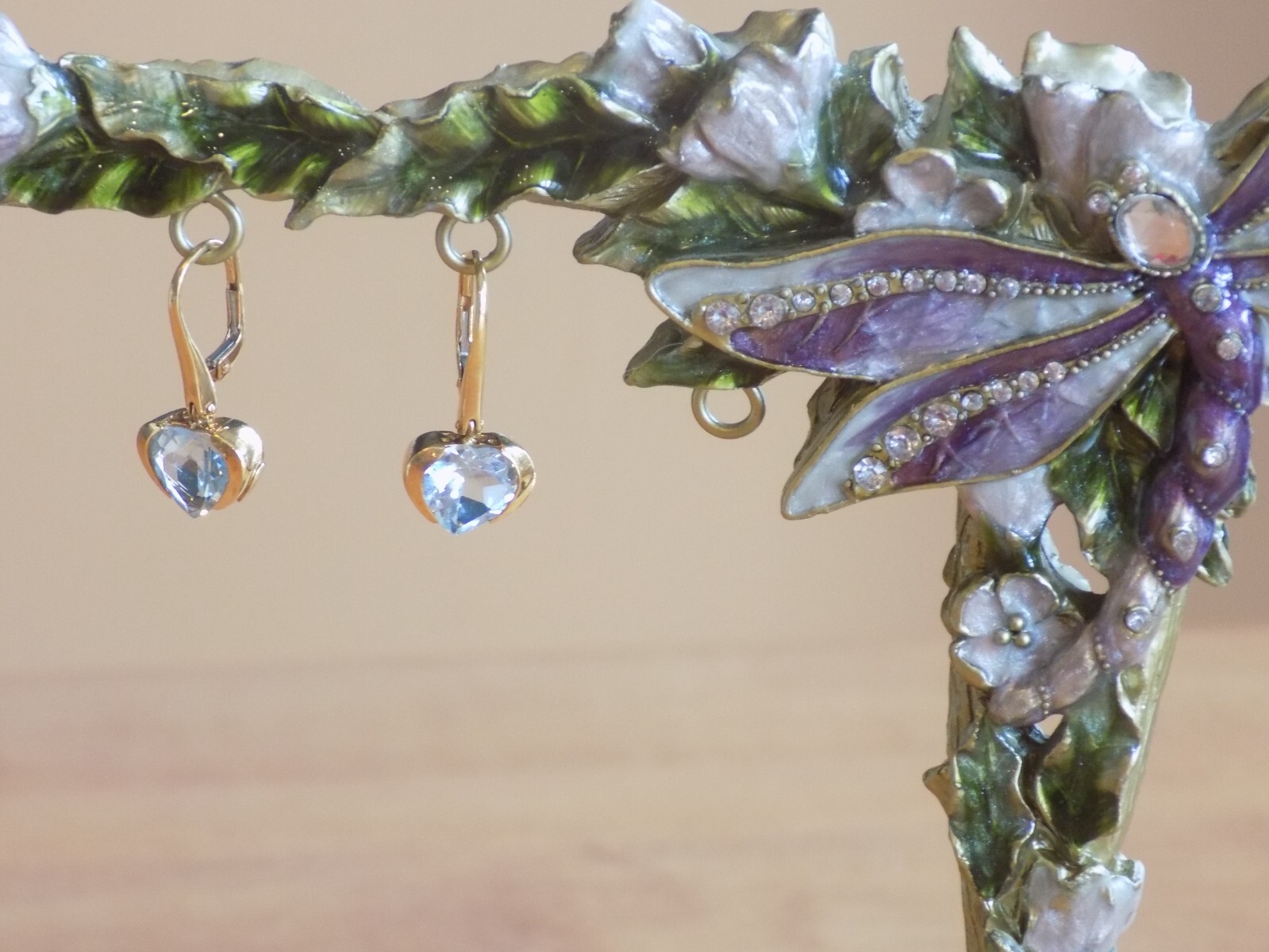 Le-Gi 18k blue topaz heart dangle earrings