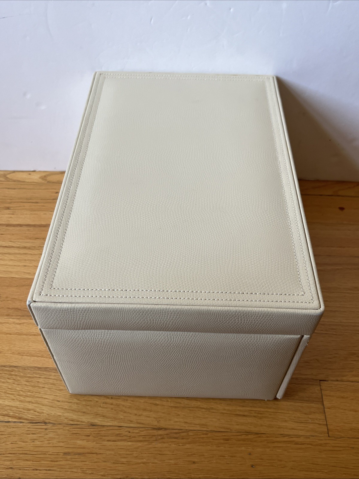 Wolf Pottery Barn Large Ivory Jewelry Box With Key Leatherette