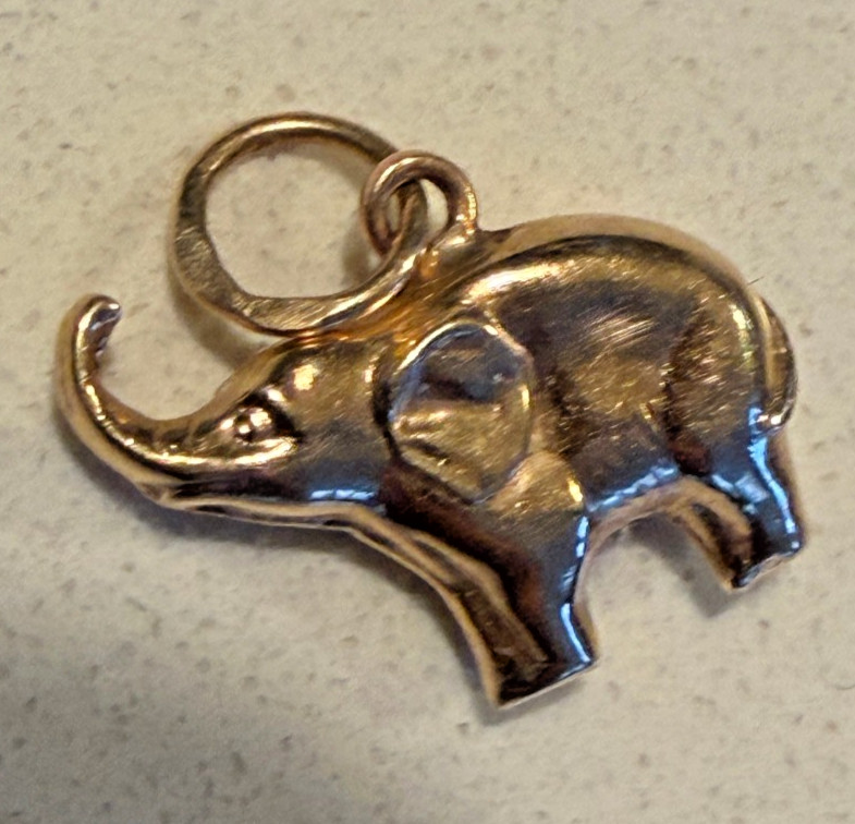 Vintage 3/4″ Solid 10kt Gold Elephant Pendant NOS NOI 0.5g