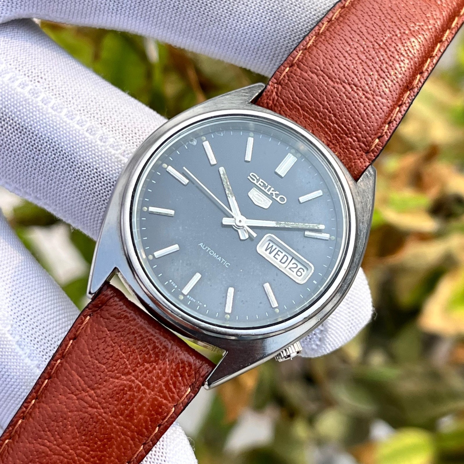 Vintage Seiko 5 Automatic Black Dress Formal Dial Japan Made Men Watch 6309-8840