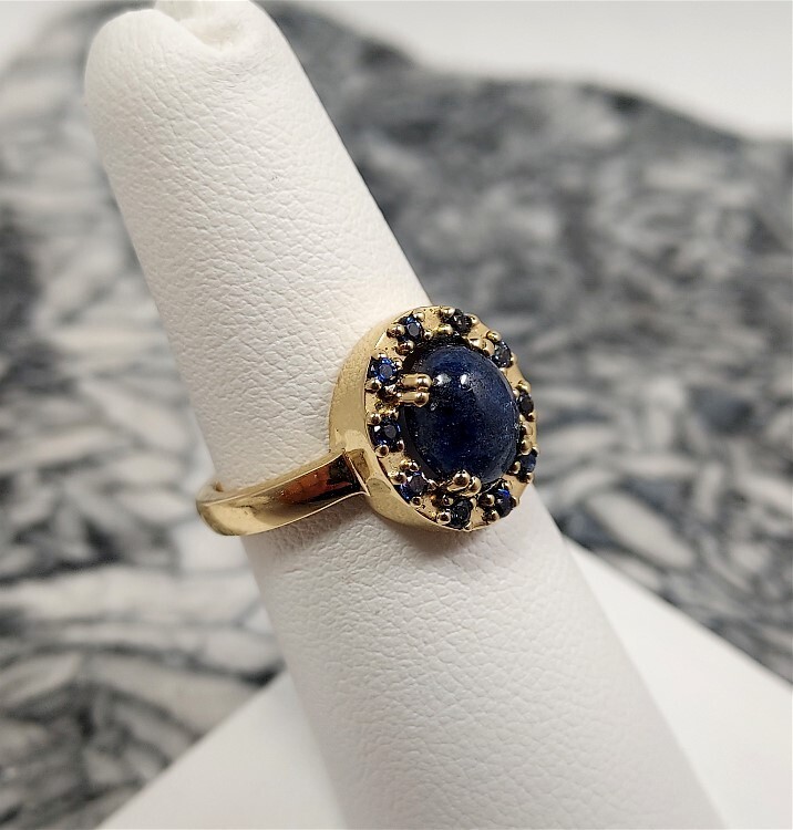 Benitoite Cab & Gemstone Ring, 18K Yellow Gold, #bcrk179