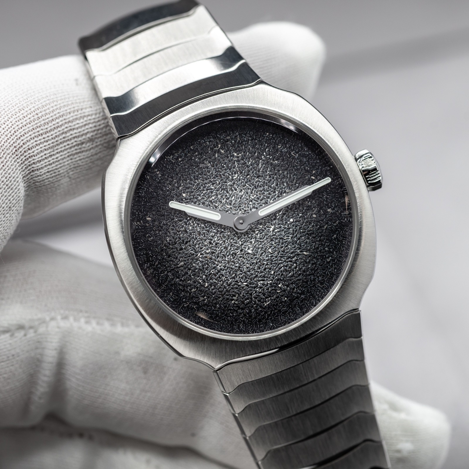 H. Moser & Cie. Streamliner Two Hands, Silver frosted dial Full Set 2026!