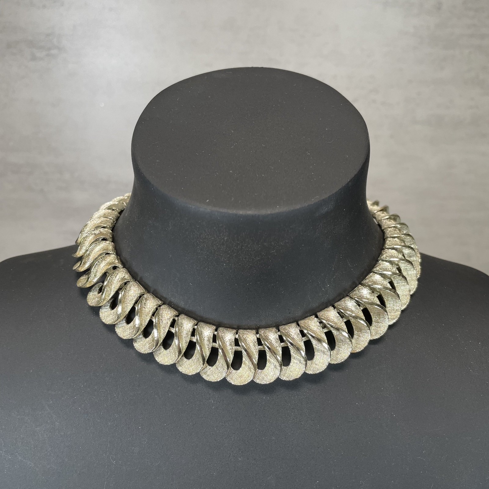 VTG STAR Signed Silver Tone MCM Crescent Link Collar Choker Statement Necklace