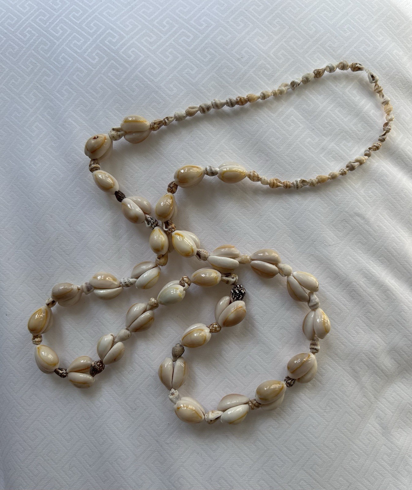 Beautiful Cowrie Shell Necklace Seashell Lei White Cream Boho Long~ 18” Drop