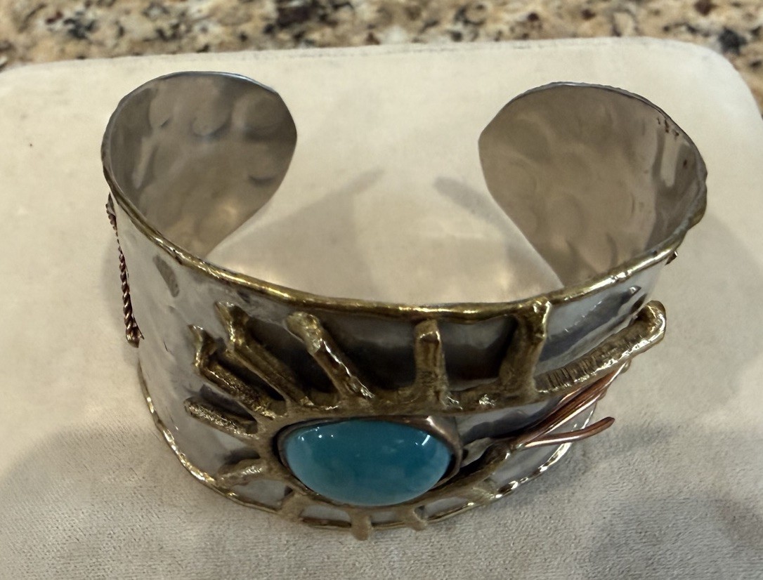 Hammered Metal Cuff Bracelet Faux Turquoise Eye Silver Tone Vintage Spring
