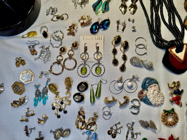 Vintage JEWELRY – 70-80’s & Earlier Trifari, Emmons, Esinberger, Monet, Lisner