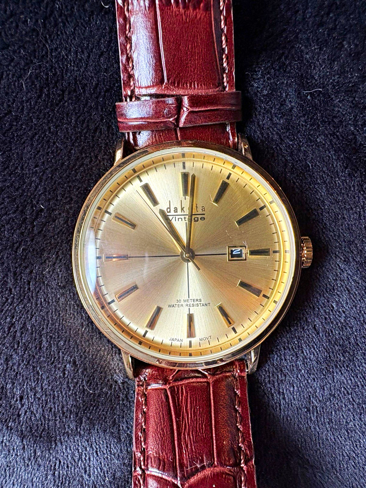 Dakota Vintage Quartz Dress Watch Gold Sunburst Dial Date 30m Brown Leather