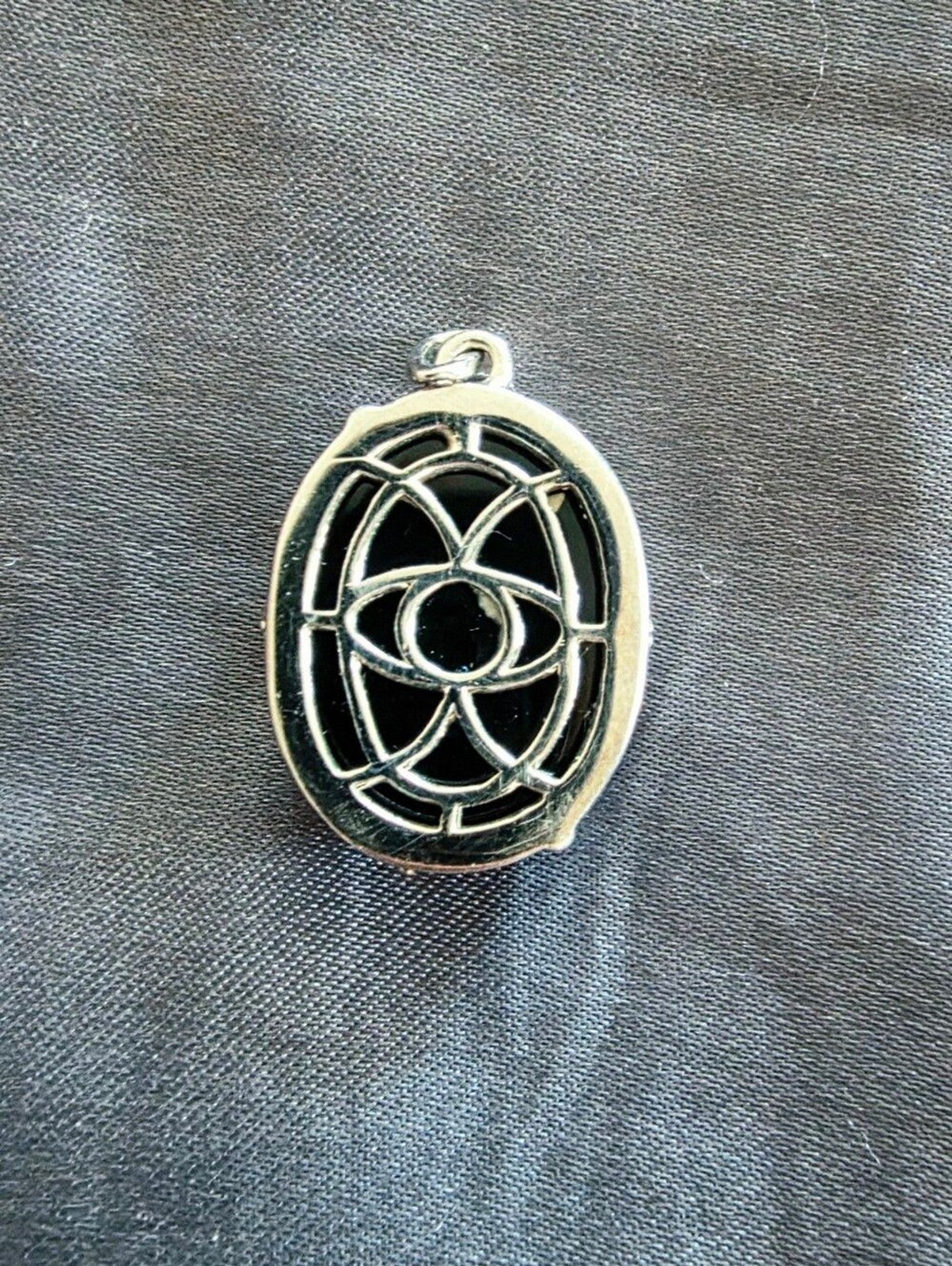 Sts Karis Vine Wrapped Black Onyx Oval Pendant