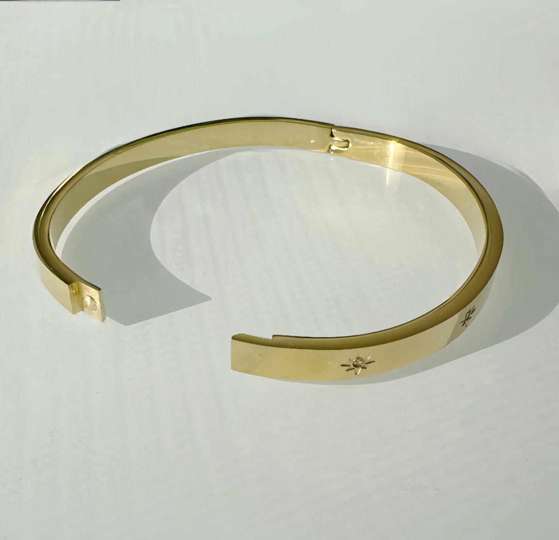 Stainless Steel Gold Women Tarnish-Free Star-Engraved Bangle Bracelet Size 7