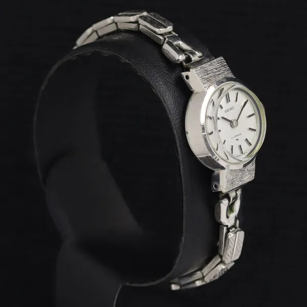 Working Seiko 11-0760 manual winding silver dial 21 jewels ladies’ watch KRH