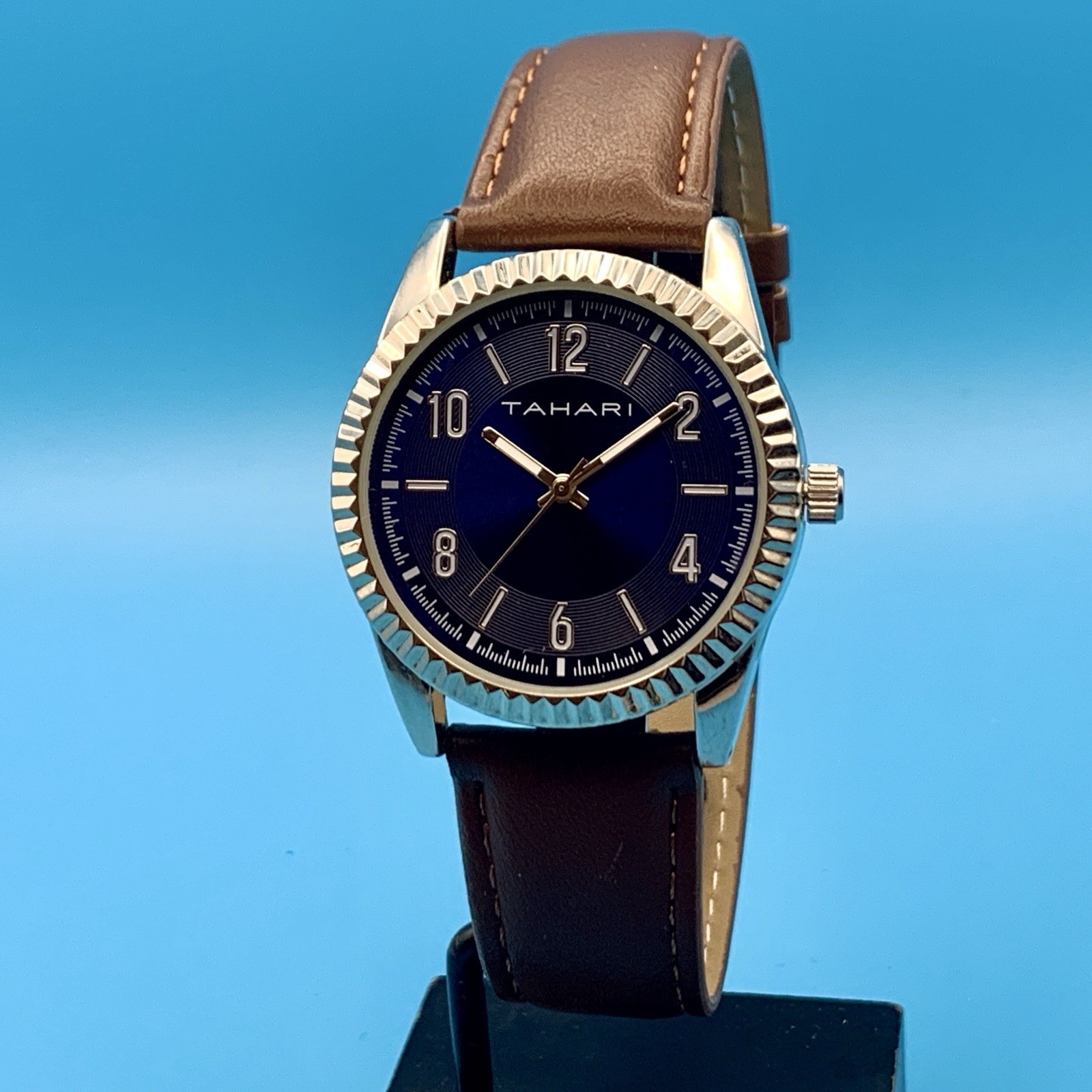 TAHARI By ACCUTIME Men’s Quartz Wristwatch Fluted Bezel Working New Battery