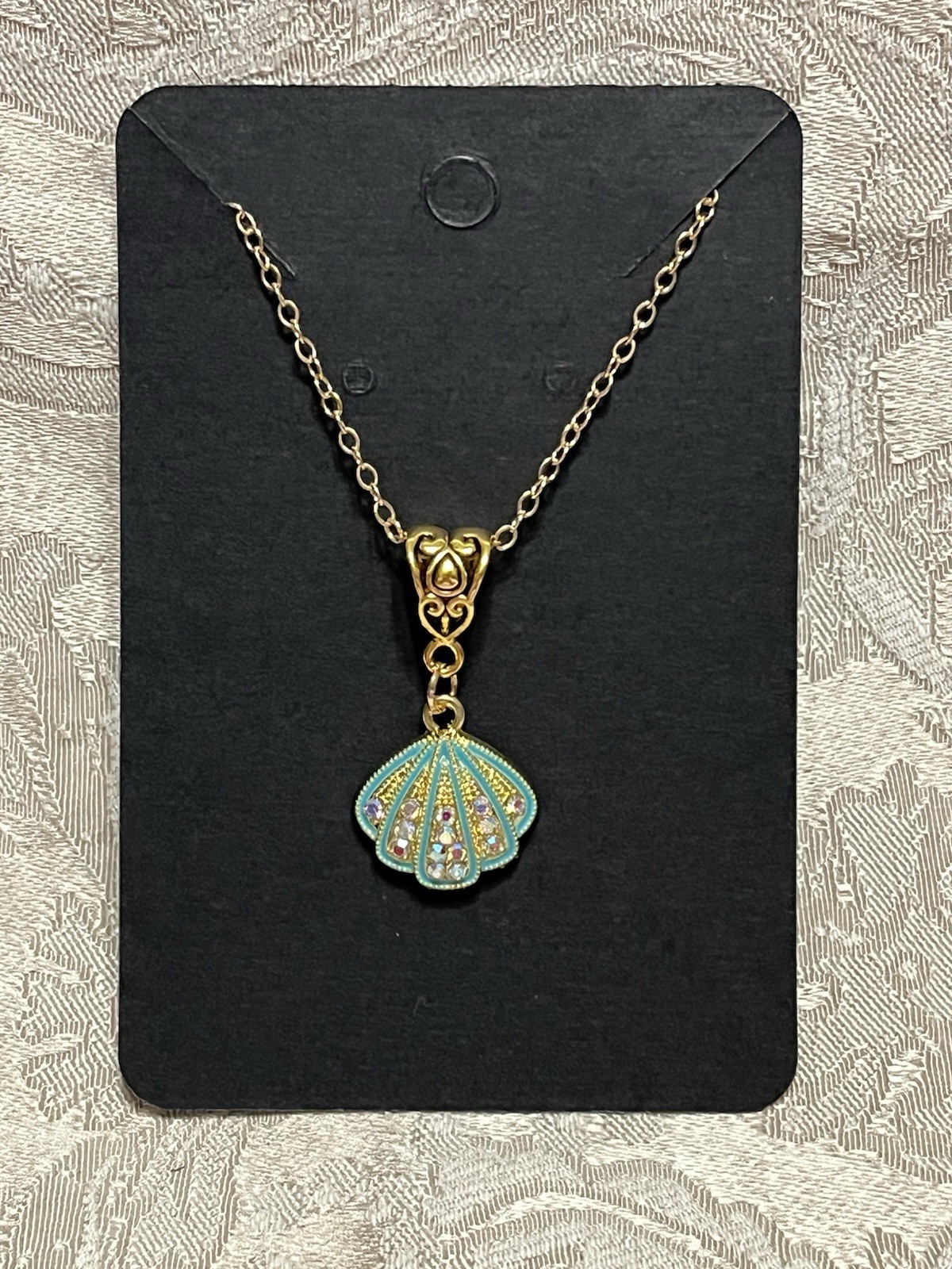 Vintage Teal Green Sea Shell Gem Gold Charm Pendant Fashion Gold Necklace 18”