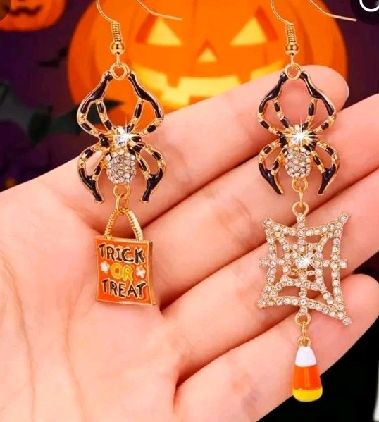 Halloween, Goth,spider Dangle Earrings. Rinestones,enamel, Goldtone, Hooks