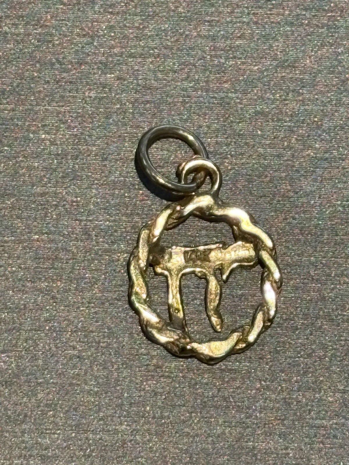 14K Yellow Gold Chai Hebrew Life Pendant Charm 1.0grams